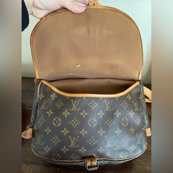 Louis Vuitton Saumur 30 in Monogram - Picture 5 of 15